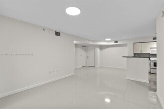 2041 Renaissance Blvd in Hollywood, FL - Building Photo - Building Photo