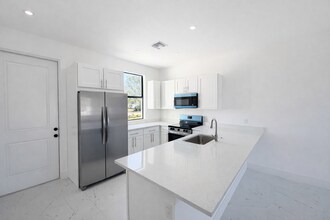 4806 Golfview Blvd in Lehigh Acres, FL - Foto de edificio - Building Photo