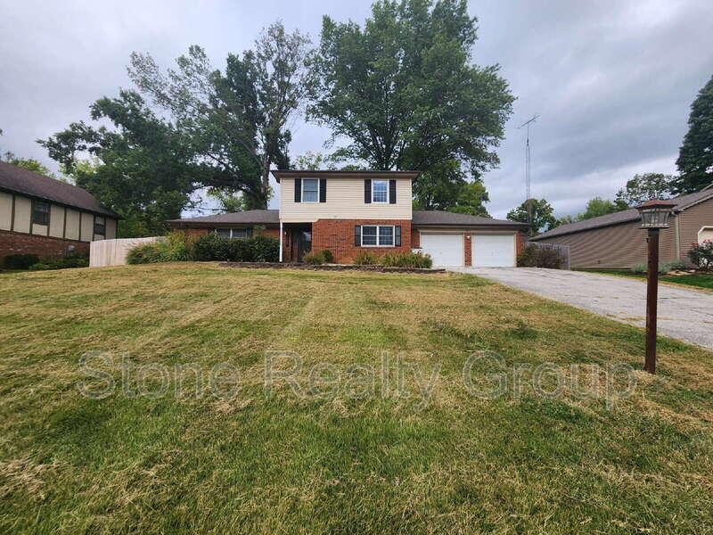 308 Hickory Hill Dr in Terre Haute, IN - Building Photo