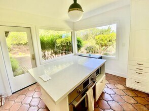 1244 N Fitch Mountain Rd in Healdsburg, CA - Building Photo - Building Photo