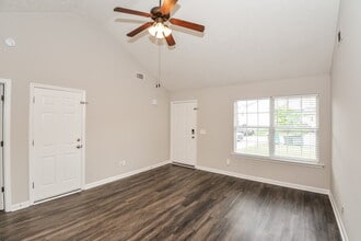 1045 Tammy Sue Ln in La Vergne, TN - Building Photo - Building Photo