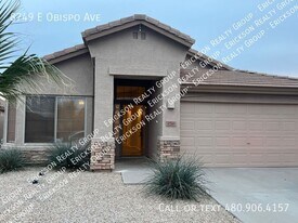 8749 E Obispo Ave in Mesa, AZ - Building Photo