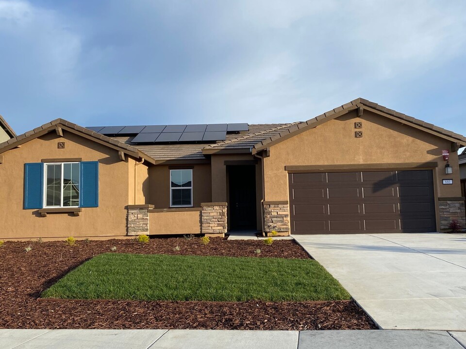 660 Broadfork Cir in Vacaville, CA - Foto de edificio