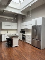 246 E Main St, Unit 302 in Galesburg, IL - Building Photo