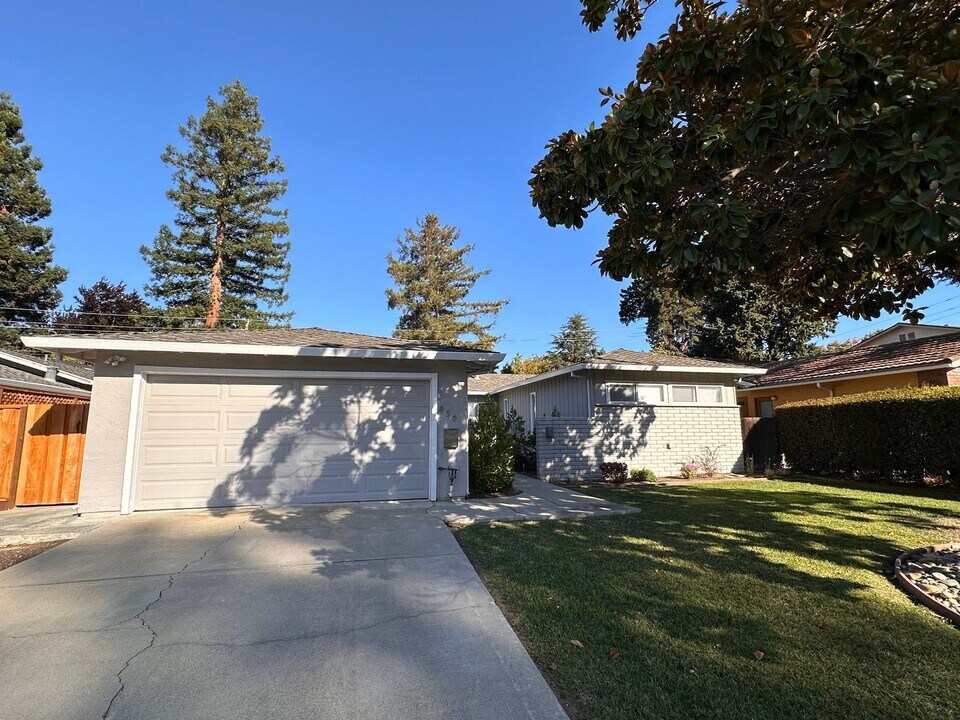 850 Hollenbeck Ave in Sunnyvale, CA - Building Photo
