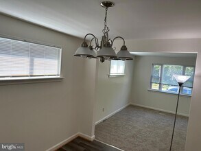 4726 Boiling Brook Pkwy in Rockville, MD - Foto de edificio - Building Photo