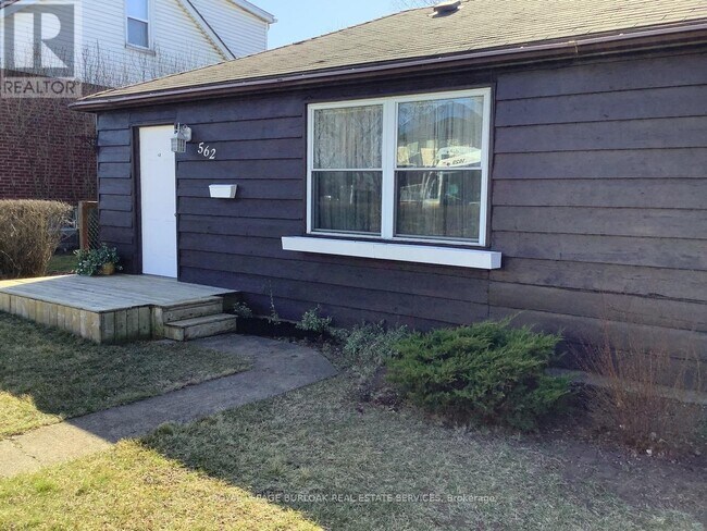 562 Beach Blvd in Hamilton, ON - Building Photo - Building Photo
