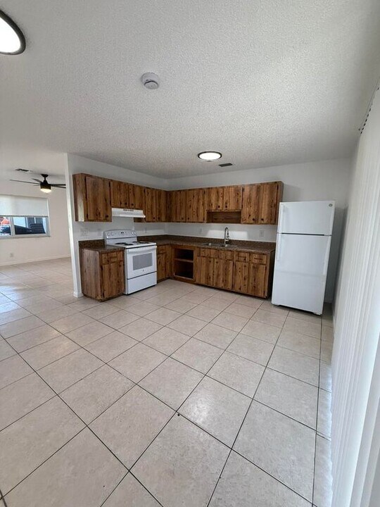 4163 42nd Ave S in Lake Worth Beach, FL - Building Photo