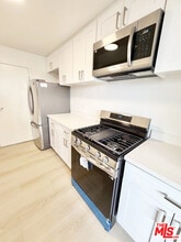 468 S Roxbury Dr in Beverly Hills, CA - Foto de edificio - Building Photo