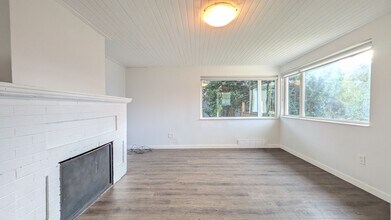 45783 Wellington Ave in Chilliwack, BC - Building Photo - Building Photo