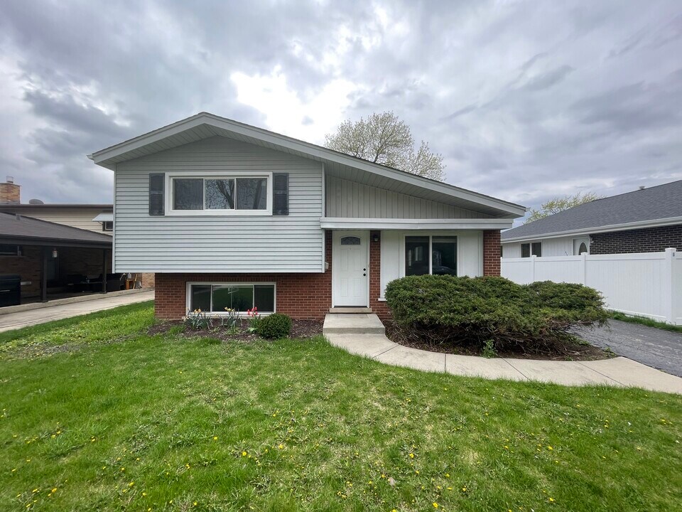 514 N Charlotte St in Lombard, IL - Building Photo