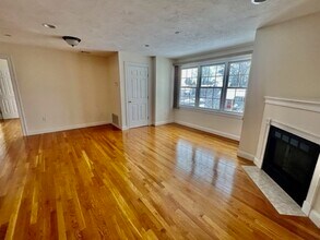 93 W Emerson St-Unit -3 in Melrose, MA - Building Photo - Building Photo