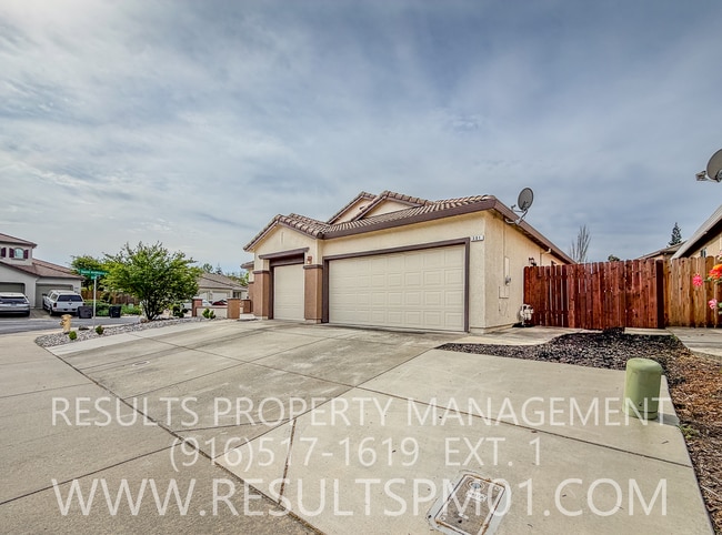 301 St Joseph Ct in Roseville, CA - Building Photo - Building Photo
