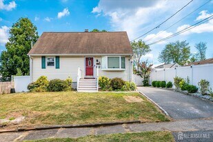 10 Oliver St in Metuchen, NJ - Building Photo