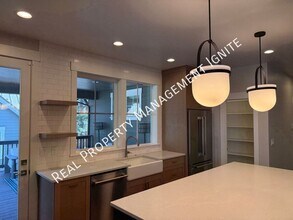 2242 NW Reserve Camp Ct in Bend, OR - Building Photo - Building Photo