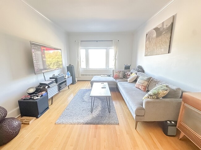521 Beacon St, Unit 3E
