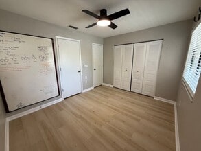 3811 SW 28th Terrace in Gainesville, FL - Foto de edificio - Building Photo