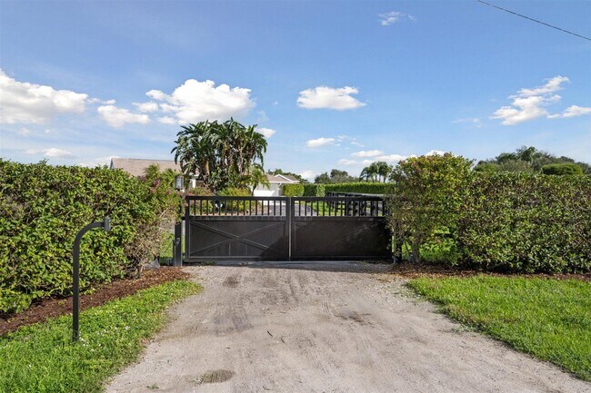 2904 Appaloosa Trail in Wellington, FL - Building Photo - Building Photo