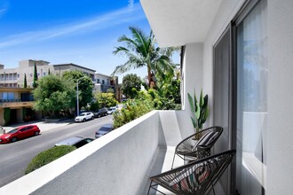 Westgate Avenue in Los Angeles, CA - Foto de edificio - Building Photo
