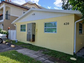620 SW 10th St in Fort Lauderdale, FL - Building Photo