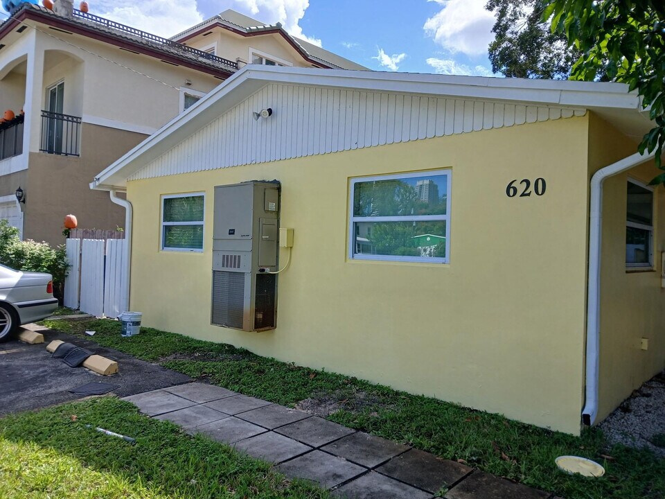 620 SW 10th St in Fort Lauderdale, FL - Building Photo