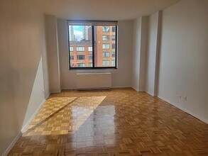 380 Rector Pl in New York, NY - Foto de edificio - Building Photo