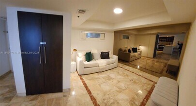 1717 N Bayshore Dr, Unit A-2635 in Miami, FL - Building Photo - Building Photo
