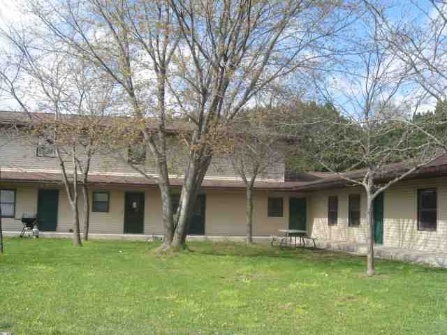 Pine Hills and Cedar Hills Apartments in Traverse City, MI - Foto de edificio