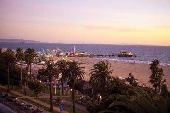 2311 4th St, Unit Steps to beach in Santa Monica, CA - Building Photo