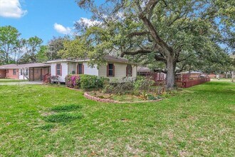 3702 Travis Dr in Beaumont, TX - Building Photo - Building Photo