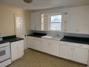 31 Wolcott Ave in Torrington, CT - Building Photo - Building Photo