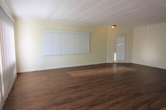 400 Bejay Ave in Santa Rosa, CA - Building Photo - Building Photo