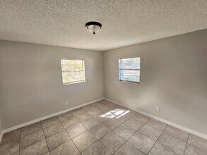 2584 Seneca Ave in Fort Pierce, FL - Building Photo - Building Photo