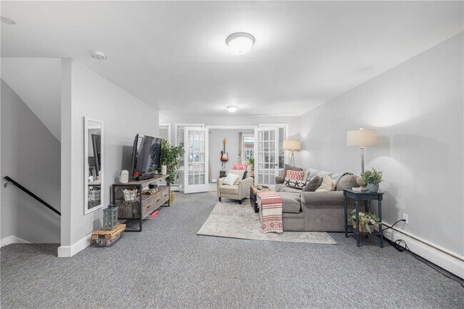 458 Thames St, Unit A in Newport, RI - Building Photo - Building Photo