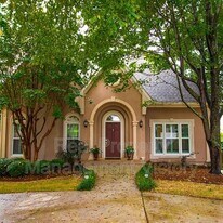 1120 Shades Crest Rd in Birmingham, AL - Building Photo