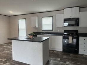 14876 Washington Rd in West Burlington, IA - Building Photo - Building Photo
