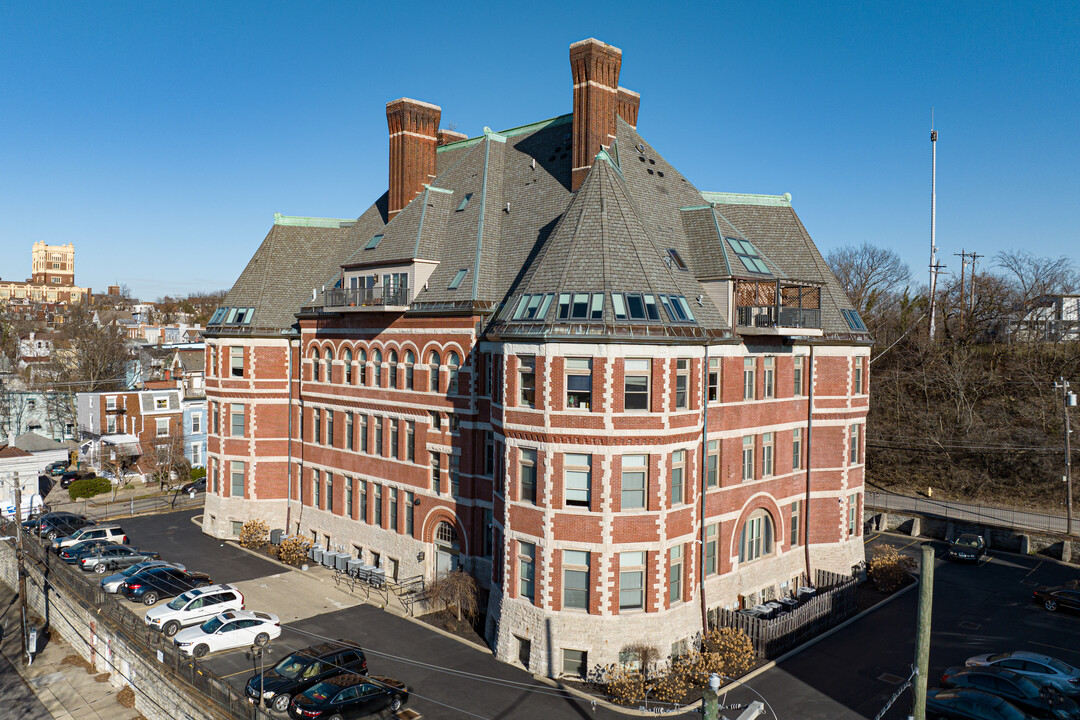 Straford Condominiums in Cincinnati, OH - Building Photo