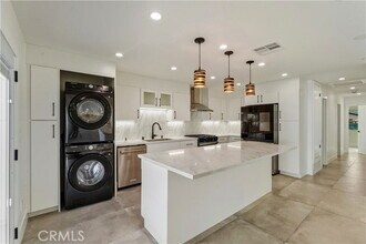 22255 Wyandotte St in Los Angeles, CA - Building Photo - Building Photo