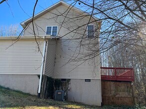 11 Zonna Ct in Candler, NC - Building Photo - Building Photo