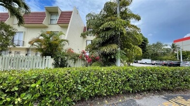 1651 NE 115th St in Miami, FL - Building Photo - Building Photo