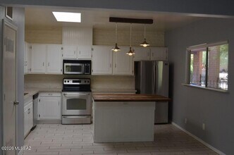 9159 E Broadway Blvd in Tucson, AZ - Building Photo - Building Photo