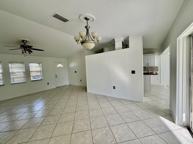 2306 NE 5th Terrace in Cape Coral, FL - Foto de edificio - Building Photo