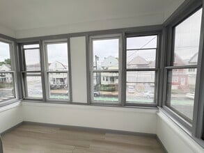 74 Warner Ave, Unit 2 in Jersey City, NJ - Building Photo - Building Photo