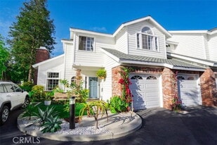 2063 Tustin Ave in Costa Mesa, CA - Building Photo