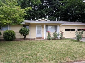 1240 SE 209th Ave in Gresham, OR - Building Photo - Building Photo