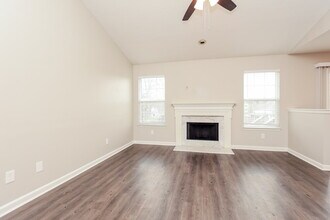 406 Meagan Cove in La Vergne, TN - Building Photo - Building Photo