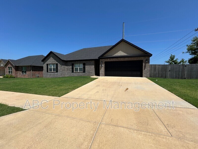 791 Dixon St in Centerton, AR - Building Photo