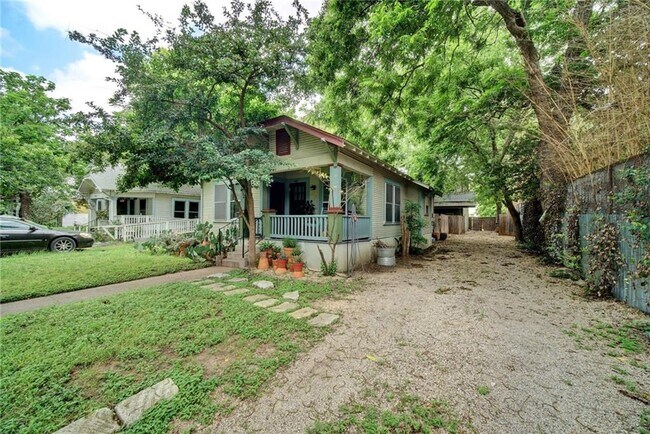 2002 Willow St in Austin, TX - Foto de edificio - Building Photo