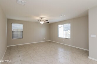 8225 W Albeniz Pl in Phoenix, AZ - Building Photo - Building Photo