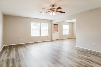 6511 McCharen Ct in Houston, TX - Foto de edificio - Building Photo